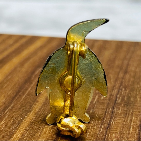 Vintage Faux Pearl Black Enamel Penguin Pin Brooch MCM Lapel Dainty Bird - Picture 2 of 7